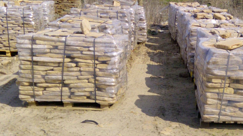 Kamenclub.ru: Песчаник пластушка галтованный желтый с рисунком (3 см)  купить в Петрозаводске плитняк - пластушка желтый песчаник 21000 руб/м3   фото КАМЕНЬ КЛУБ