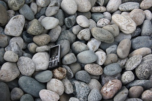 Kamenclub.ru: Галька речная окат (ассорти) фр. 50-100 мм. купить  в Петрозаводске галька природная округлая серая белая черная серая коричневая синяя галька речная окатанная округлая 6200 руб/т   фото КАМЕНЬ КЛУБ