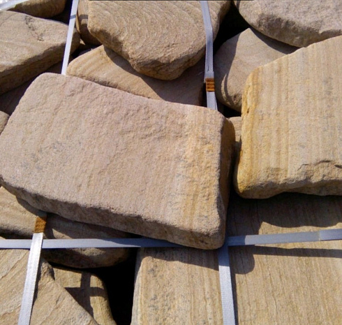 Kamenclub.ru: Песчаник пластушка галтованный желтый с рисунком (3 см)  купить в Петрозаводске плитняк - пластушка желтый песчаник 21000 руб/м3   фото КАМЕНЬ КЛУБ