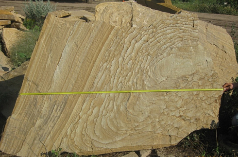 Kamenclub.ru: Форматный камень (плаха) пошаговая дорожка от 70-150 см (4 -12 см)  купить в Петрозаводске плитняк  форматный плаха желтый песчаник 9 000 руб/т   фото КАМЕНЬ КЛУБ