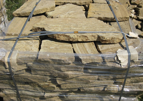 Kamenclub.ru: Песчаник пластушка желтый с рисунком (3 см)  купить в Петрозаводске песчаник желтый с рисунком, рыжий, желтый песчаник пластушка ландшафтная рваная 8 500 руб/м3   фото КАМЕНЬ КЛУБ