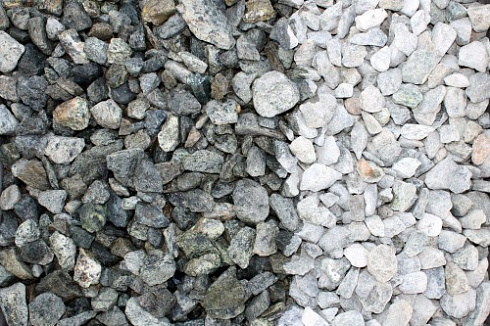 Kamenclub.ru: Щебень крошка зеленый (змеевик) фр. 20-40 мм.  купить в Петрозаводске мрамор зеленый, салатовый ландшафтная мраморная крошка 8500 руб/т   фото КАМЕНЬ КЛУБ