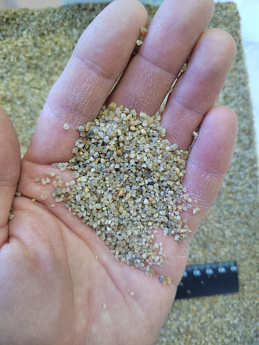 Кварцевый песок для площадок фр. 0,8 - 2 мм.  купить в Петрозаводске фото Камень Клуб