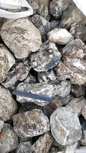 Kamenclub.ru: Кварцевый валунчик фр.100-300 мм.  купить в Петрозаводске кварц белый, бежевый молочный рыжий крупный природный камень галечник 7850 руб/т   фото КАМЕНЬ КЛУБ