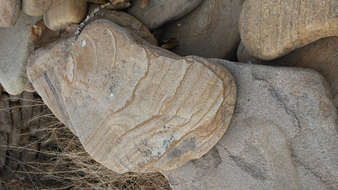 Kamenclub.ru: Песчаник пластушка галтованный желтый с рисунком (3 см)  купить в Петрозаводске плитняк - пластушка желтый песчаник 21000 руб/м3   фото КАМЕНЬ КЛУБ