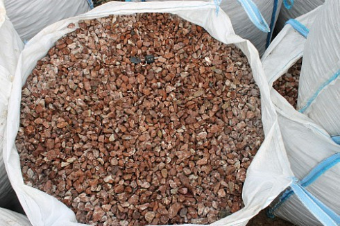 Kamenclub.ru: Мраморная крошка (щебень крошка розовый) фр. 10-20 мм.  купить в Петрозаводске мрамор розовый, красный каменная декоративная крошка ландшафтная 11000 руб/т   фото КАМЕНЬ КЛУБ