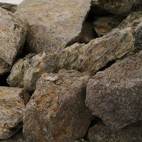 фото Змеевик салатовый  (фр. 70-100 мм)  купить в Петрозаводске в интернет-портале КАМЕНЬ КЛУБ