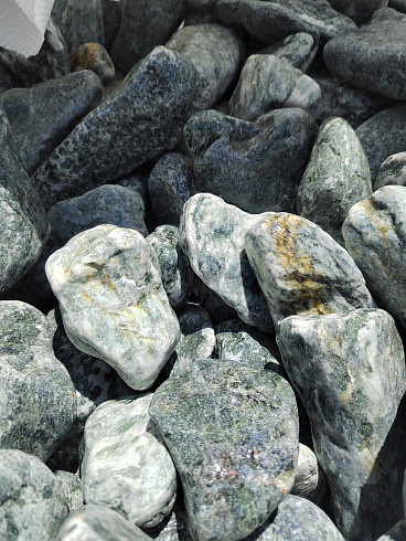 фото Галтованный жадеит (фр. 70-100 мм)  купить в Петрозаводске в интернет-портале КАМЕНЬ КЛУБ