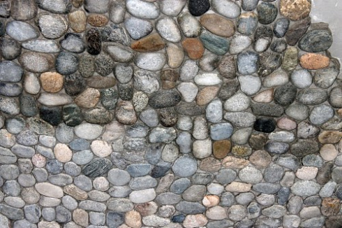 Kamenclub.ru: Галька речная плоская (ассорти) фр. 70-150 мм. купить  в Петрозаводске галька галечник серый белый темно-серый синий светло-серый плоская природная галька  9000 руб/т   фото КАМЕНЬ КЛУБ