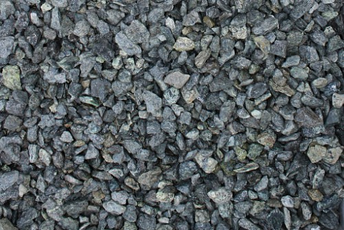 Kamenclub.ru: Щебень крошка зеленый (змеевик) фр. 3-5 мм  купить в Петрозаводске камень змеевик зеленый, салатовый светло-зеленый мраморная каменная декоративная крошка 9000 руб/т   фото КАМЕНЬ КЛУБ