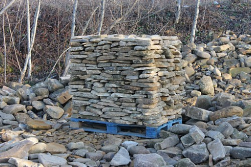 Kamenclub.ru: Песчаник колотый для облицовки (фр. 2-3 см)  купить в Петрозаводске песчаник бежевый серый рыжий песчаник строительный 5000 руб/т   фото КАМЕНЬ КЛУБ