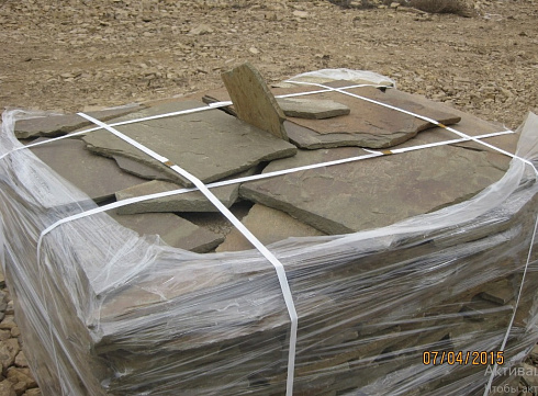 Kamenclub.ru: Песчаник пластушка серо-зеленый (3,0 см)  купить в Петрозаводске песчаник серо-зеленый, серый, зеленый песчаник пластушка колотый рваный ландшафтный 10200 руб/м3   фото КАМЕНЬ КЛУБ