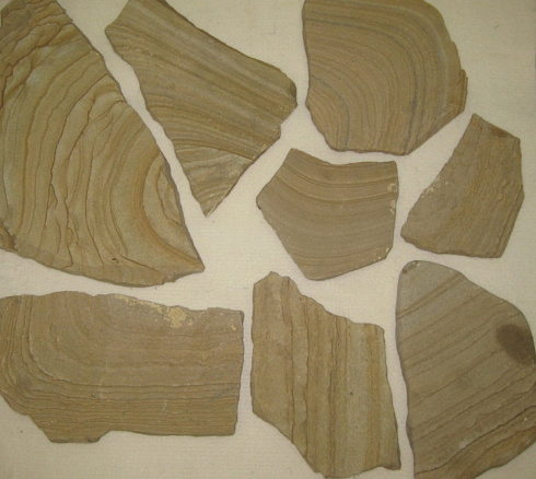 Kamenclub.ru: Песчаник пластушка желтый с разводом под дерево (2 см)  купить в Петрозаводске плитняк желтый с разводами, желтый, рыжий, серый песчаник пластушка рваная ландшафтная 11 000 руб/м3   фото КАМЕНЬ КЛУБ