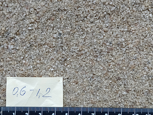 Кварцевый песок для площадок фр. 0,6-1,2 мм.  купить в Петрозаводске фото Камень Клуб