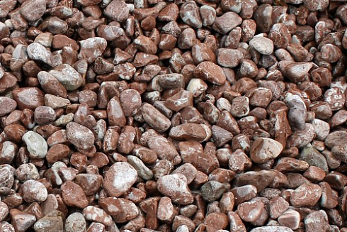 Kamenclub.ru: Мраморная крошка (щебень галтованный розовый) фр.40-70 мм.  купить в Петрозаводске мрамор розовый, красный галтовка мраморная щебня 15000 руб/т   фото КАМЕНЬ КЛУБ