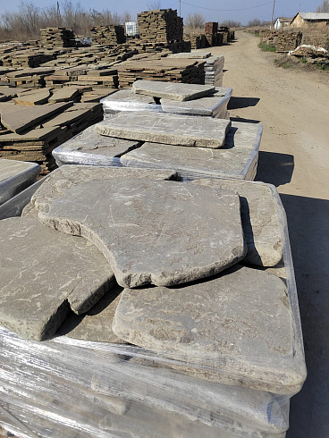 Kamenclub.ru: Песчаник галтованный для облицовки (фр. 2-5 см)  купить в Петрозаводске песчник рыжий желтый серый песчаник окатанный речной 6 000 руб/т   фото КАМЕНЬ КЛУБ