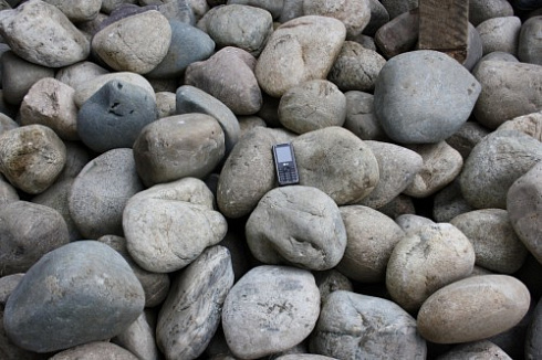 Kamenclub.ru: Речной валун (Ассорти) фр.100-300 мм.  купить в Петрозаводске галечник серый, темно-серый, светло-серый речная галька крупных размеров 4200 руб/т   фото КАМЕНЬ КЛУБ