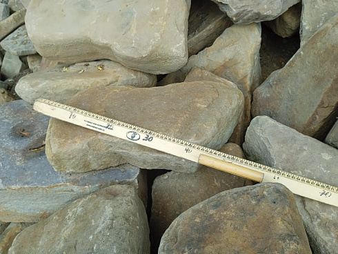 Kamenclub.ru: Песчаник для мощения дорожек, площадок, парковок ( фр 5-10 см)  купить в Петрозаводске песчаник  серый желтый коричневый рыжий песчаник оголтованный окатанный 6500 руб/т   фото КАМЕНЬ КЛУБ