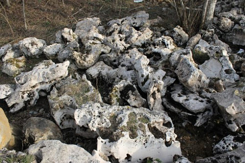 Kamenclub.ru: Выветренный известняк (степной) фр. 500-1500 мм.  купить в Петрозаводске    10000 руб/т   фото КАМЕНЬ КЛУБ