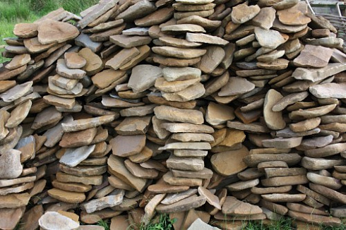 Kamenclub.ru: Песчаник колотый для облицовки (фр. 2-3 см)  купить в Петрозаводске песчаник бежевый серый рыжий песчаник строительный 5000 руб/т   фото КАМЕНЬ КЛУБ