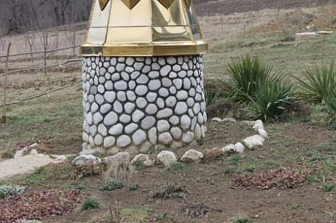 Kamenclub.ru: Галька речная плоская (бело-серая) фр. 100-200-300 мм. купить  в Петрозаводске галька речная плоская серый, белый, бело-серый, серо-белый речная галька плоская  9000 руб/т   фото КАМЕНЬ КЛУБ