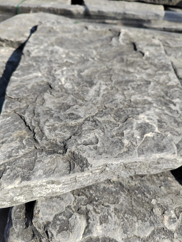 Kamenclub.ru: Песчаник галтованный для облицовки (фр. 2-5 см)  купить в Петрозаводске песчник рыжий желтый серый песчаник окатанный речной 6 000 руб/т   фото КАМЕНЬ КЛУБ