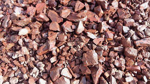 Kamenclub.ru: Щебень крошка красный (ЯШМА) фр. 5-10 мм.  купить в Петрозаводске крошка каменная яшмы красный, бордовый, темно-красный декоративная крошка ландшафтная каменная яшмоидная 8500 руб/т   фото КАМЕНЬ КЛУБ