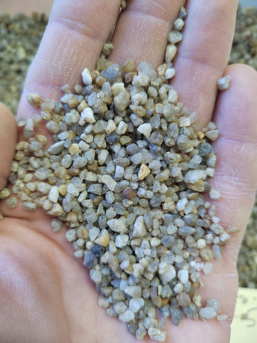 Кварцевый песок для площадок фр. 2-5 мм.  купить в Петрозаводске фото Камень Клуб