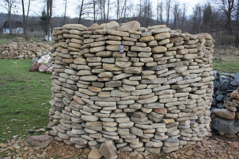 Kamenclub.ru: Песчаник для мощения дорожек, площадок, парковок ( фр 5-10 см)  купить в Петрозаводске песчаник  серый желтый коричневый рыжий песчаник оголтованный окатанный 6500 руб/т   фото КАМЕНЬ КЛУБ