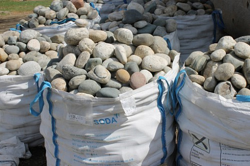 Kamenclub.ru: Речной валун (Ассорти) фр.100-300 мм.  купить в Петрозаводске галечник серый, темно-серый, светло-серый речная галька крупных размеров 4200 руб/т   фото КАМЕНЬ КЛУБ