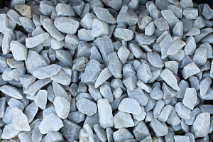 Kamenclub.ru: Мраморная крошка, щебень, цвет-белый, фр. 40-70 мм.  купить в Петрозаводске мрамор белый молочный айвори мраморный каменный декоративный  12000 руб/т   фото КАМЕНЬ КЛУБ