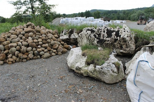 Kamenclub.ru: Песчаник ядра, фр. 100-300 мм  купить в Петрозаводске песчаник бежевый серый рыжий речная галька 5 000 руб/т   фото КАМЕНЬ КЛУБ