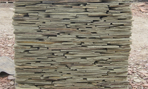 Kamenclub.ru: Песчаник пластушка серо-зеленый (1,5 см)  купить в Петрозаводске плитняк - пластушка серо-зеленый, серый, зеленый пластушка рваная ландшафтная колотая 10200 руб/м3   фото КАМЕНЬ КЛУБ